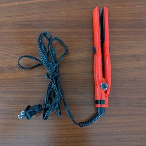 Babyliss Luxe Mini Straightener CS07 Sleek Red Fast Heating Pre Owned